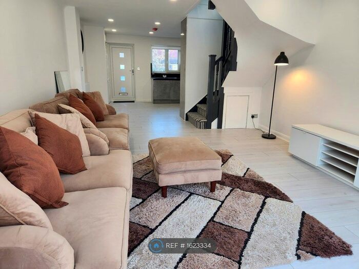 3 Bedroom End Of Terrace House To Rent In Giralda Close, London, E16