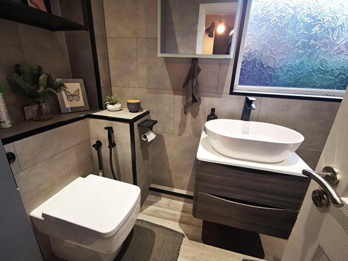 2 Bedroom Flat To Rent In Benton Road, Benton, Newcastle Upon Tyne, NE7