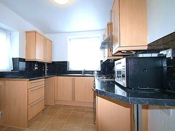 2 Bedroom Apartment To Rent In Blake House, Clapham Junction, SW11