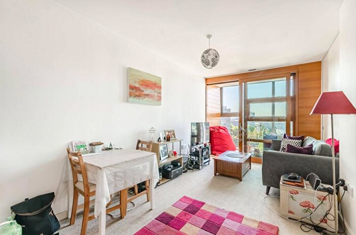 1 Bedroom Flat To Rent In Lombard Road, Battersea, London, SW11