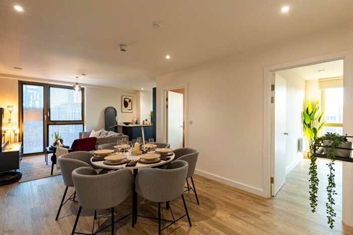 3 Bedroom Flat To Rent In Flat, Rockingham Street, Sheffield, S1