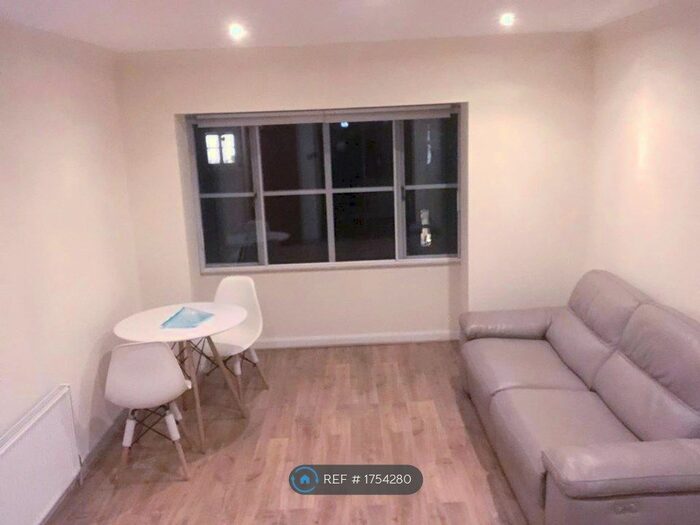 1 Bedroom Flat To Rent In East Acton, London, W3