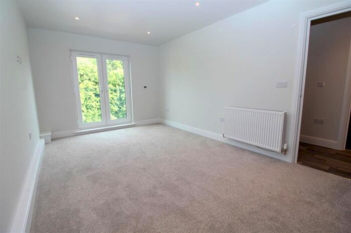 1 Bedroom Flat To Rent In Woodland Court, Soothouse Spring, Childwick Green, St Albans, AL3