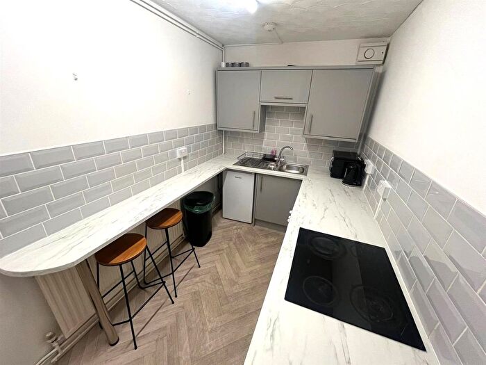 1 Bedroom Flat For Sale In Vincent Street, Sandfields, Swansea, SA1