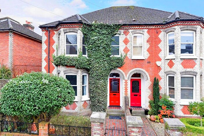 3 Bedroom House To Rent In Baillie Road, Guildford, Surrey, GU1