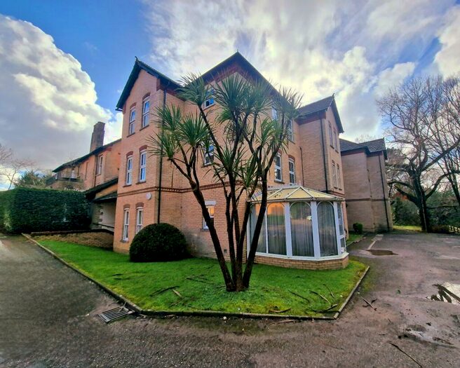 2 Bedroom Apartment To Rent In Online Enquiries Only! Midanbury Lane, Bitterne Park, SO18