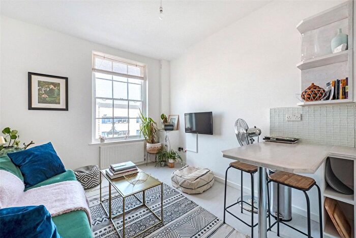 2 Bedroom Flat To Rent In Claverton Street, London, Uk, SW1V