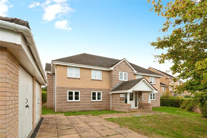 2 Bedroom Flat For Sale In Wiltshire Crescent, Basingstoke, Hampshire, RG22