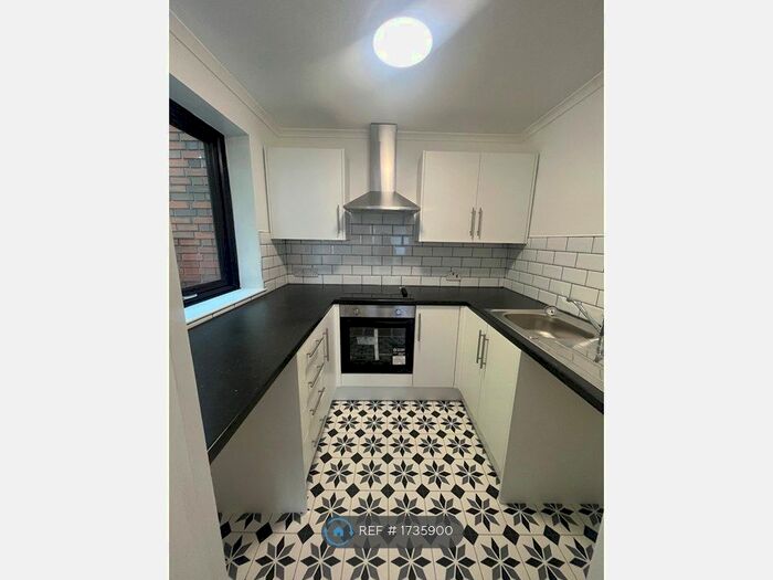 1 Bedroom Flat To Rent In Southsea, Southsea, PO5