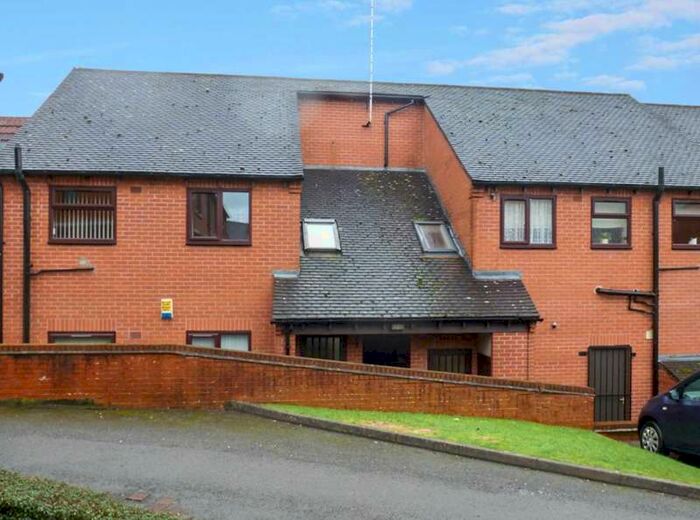 2 Bedroom Flat To Rent In Victoria Mews, Warwick, CV34
