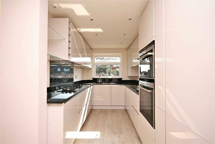 1 Bedroom Flat To Rent In Lankton Close, Beckenham, BR3