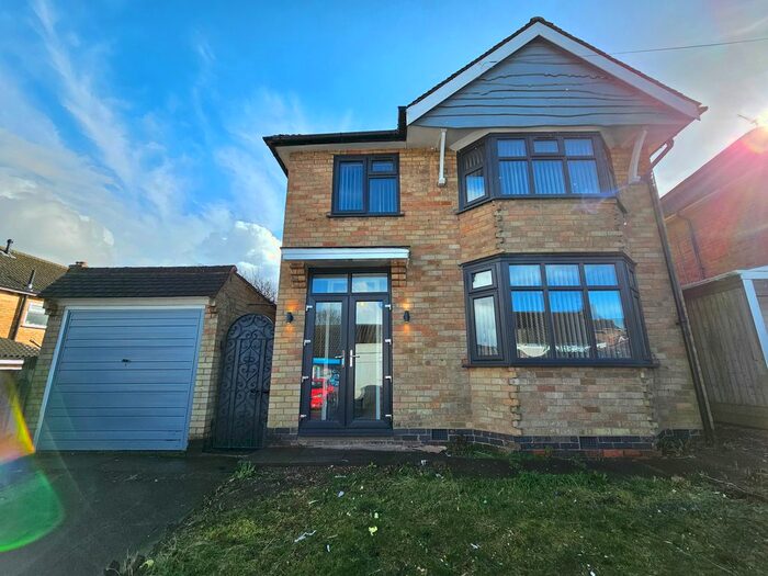 3 Bedroom Semi-Detached House To Rent In Kingsgate Avenue, Birstall, Leicester, LE4