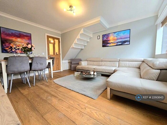 2 Bedroom Flat To Rent In Bayer House, London, EC1Y