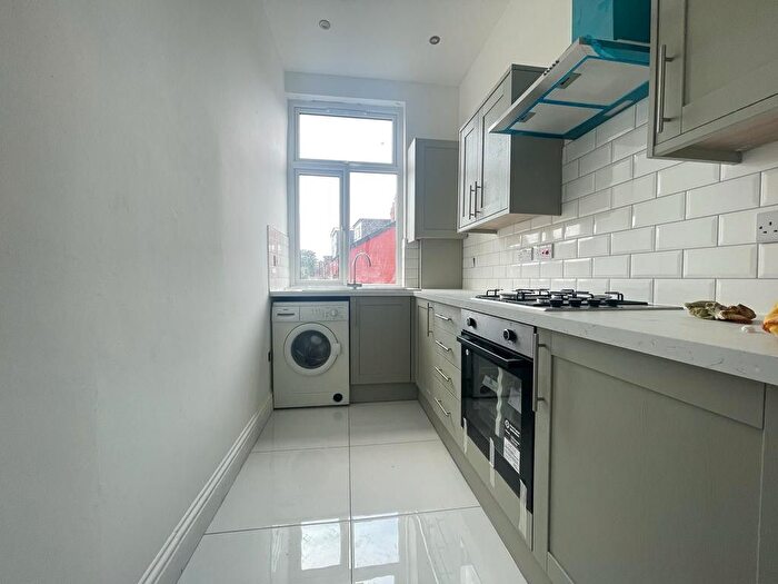 2 Bedroom Flat To Rent In Chapeltown Road, Leeds, LS7