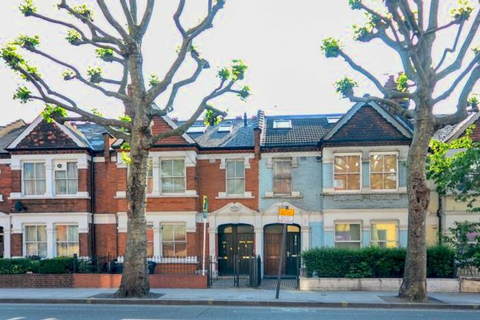 2 Bedroom Flat To Rent In Wandsworth Bridge Road, Fulham, London, SW6