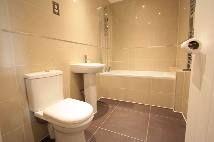 2 Bedroom Flat To Rent In Morden Road, London, SW19