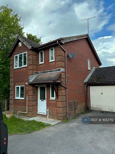 3 Bedroom Detached House To Rent In Coulstock Road, Burgess Hill, RH15