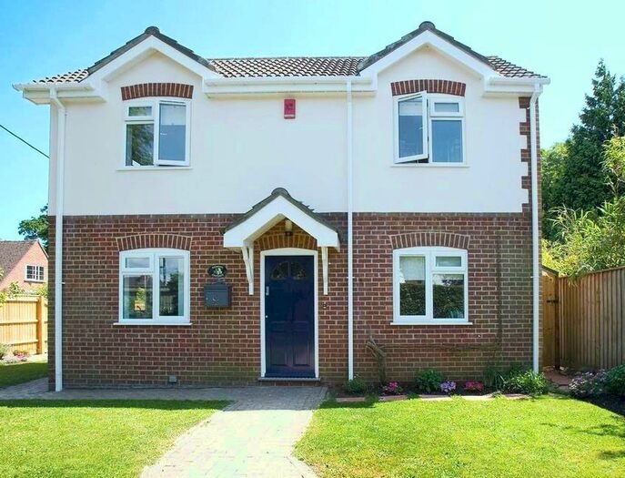 4 Bedroom House To Rent In Priestlands Road, Pennington, SO41