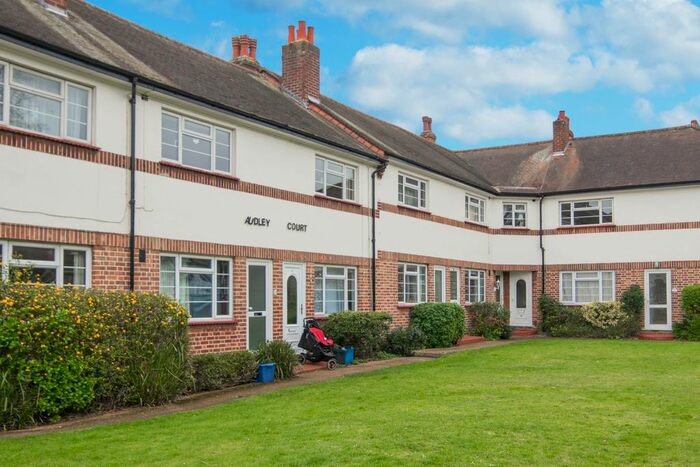 2 Bedroom Flat To Rent In Hampton Road, Twickenham, Uk, TW2