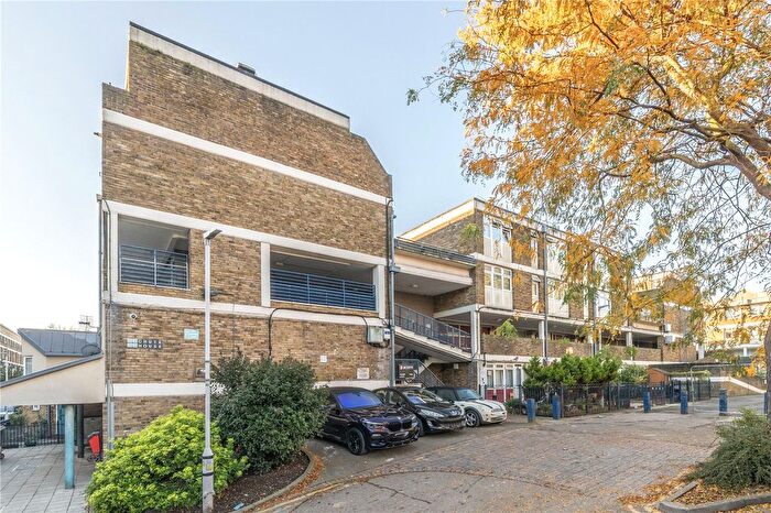 4 Bedroom Flat To Rent In Stockwell Park Road, London, SW9