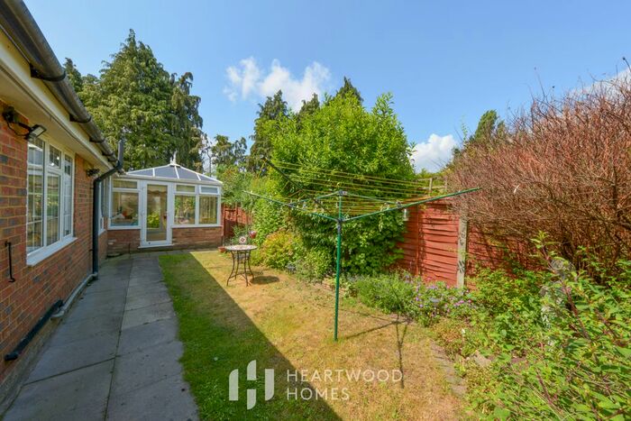 3 Bedroom Bungalow To Rent In Tippendell Lane, Park Street, St. Albans, AL2