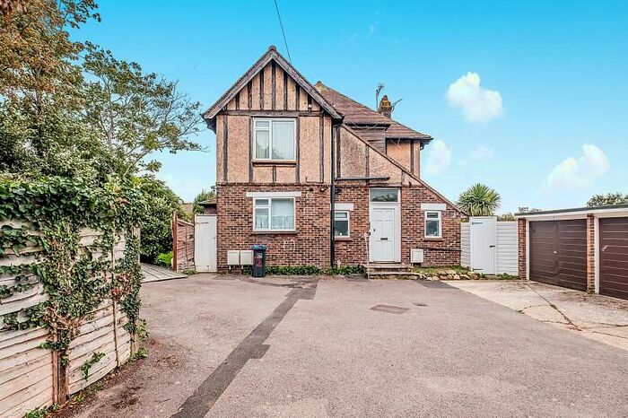 2 Bedroom Flat To Rent In Treharne Close, Worthing, BN13