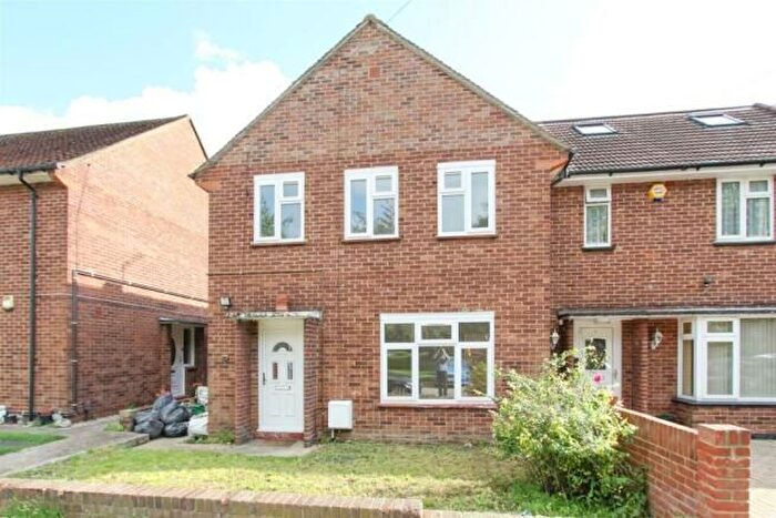 2 Bedroom Flat To Rent In Pinn Close, Uxbridge, London, UB8