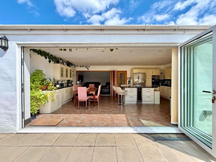 4 Bedroom Bungalow For Sale In Medina Way, Upper Stratton, Swindon, SN2