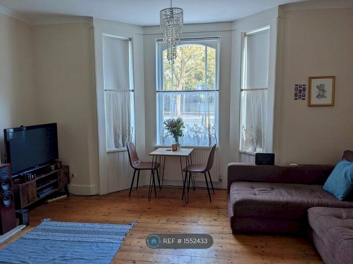 2 Bedroom Flat To Rent In Cranbrook Road, London, SE8