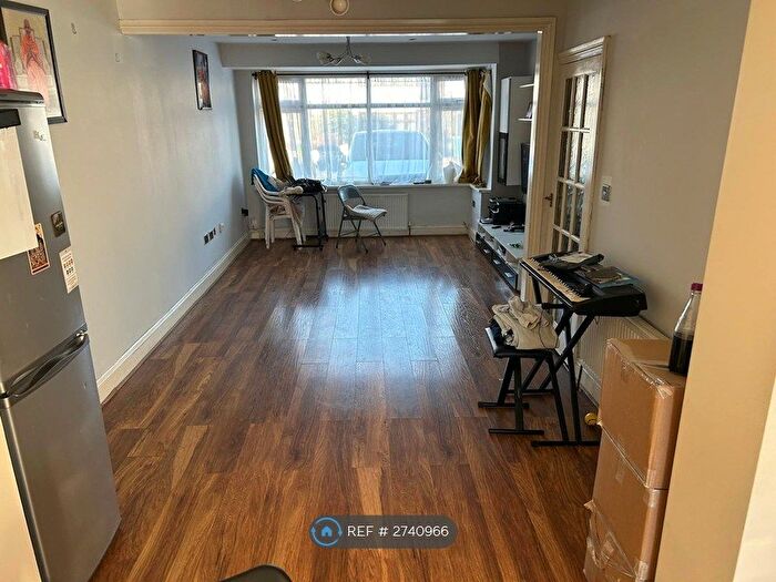 3 Bedroom Terraced House To Rent In St. Pauls Avenue, Harrow, HA3