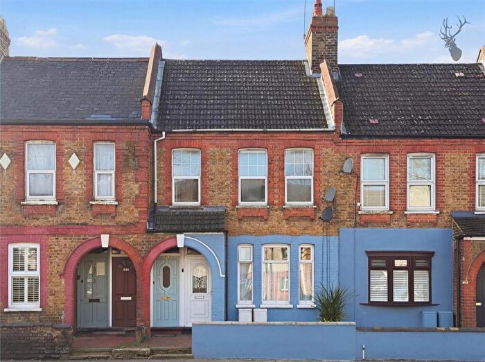 2 Bedroom Flat For Sale In Chingford Road, Walthamstow, London, E17