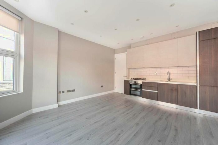 2 Bedroom Flat To Rent In Prout Grove, London, NW10