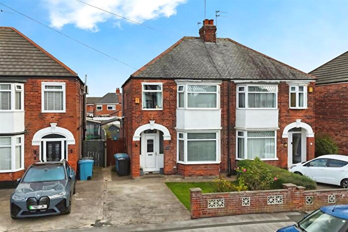 3 Bedroom Semi Detached House For Sale In Belgrave Drive, Hull, HU4