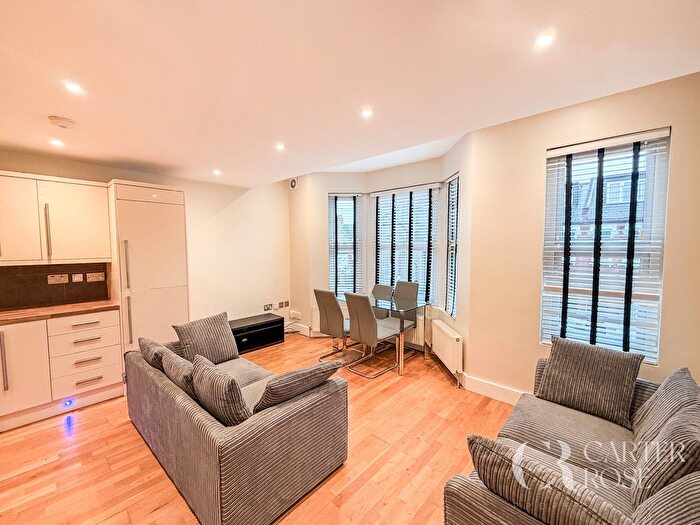 3 Bedroom Flat To Rent In Kellino Street, Tooting Broadway, SW17