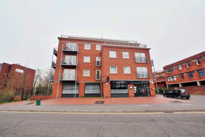 3 Bedroom Flat To Rent In High Street, Uxbridge, UB8