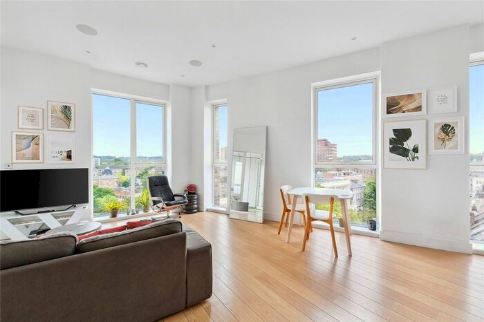 2 Bedroom Flat To Rent In Stockwell Park Walk, London, SW9