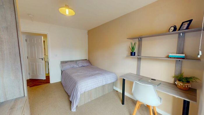 2 Bedroom Flat To Rent In St Michaels Lane, Headingley, Leeds, LS6