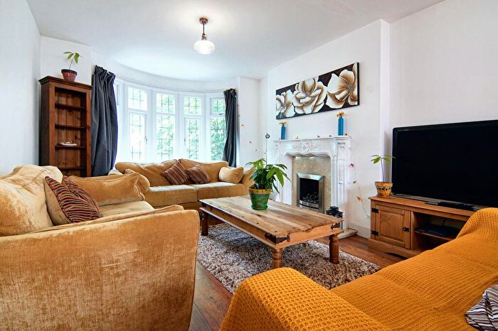 3 Bedroom Semi Detached House For Sale In Holyhead Road, Coventry, CV5