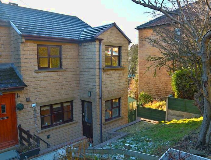 3 Bedroom End Of Terrace House To Rent In Radcliffe Road, Slaithwaite, Huddersfield, HD7