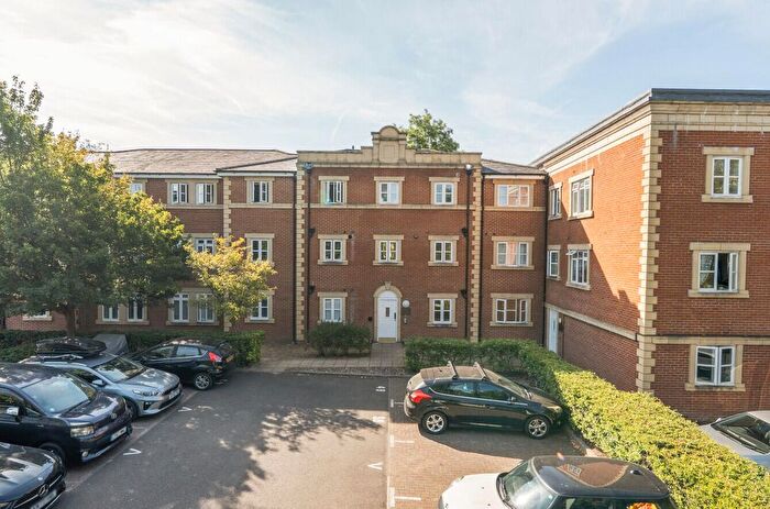 2 Bedroom Flat For Sale In Talfourd Way, Redhill, RH1