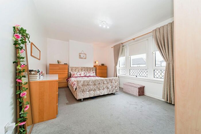 3 Bedroom Terraced House For Sale In Boydstone Place, Thornliebank, Glasgow, G46