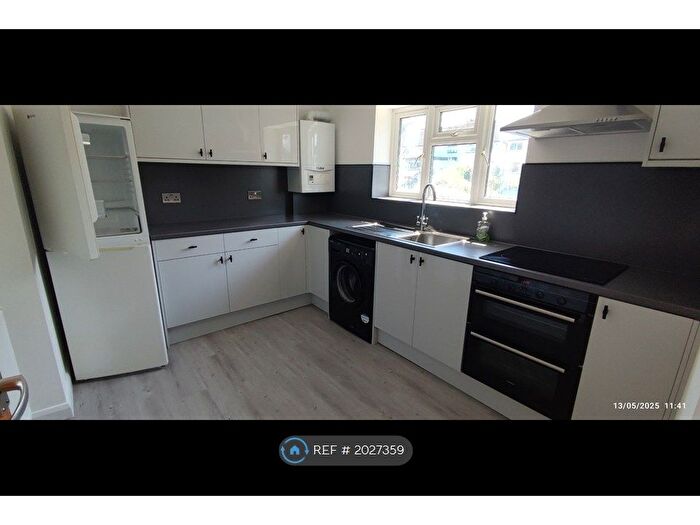 1 Bedroom Flat To Rent In Gateshead Road, Borehamwood, WD6