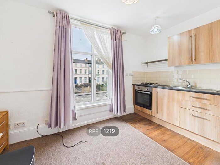 1 Bedroom Apartment To Rent In - Spring Bank, Hull, HU3