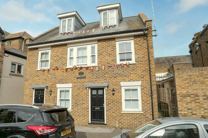 1 Bedroom Flat To Rent In Adrian Square, Minter House Adrian Square, CT8