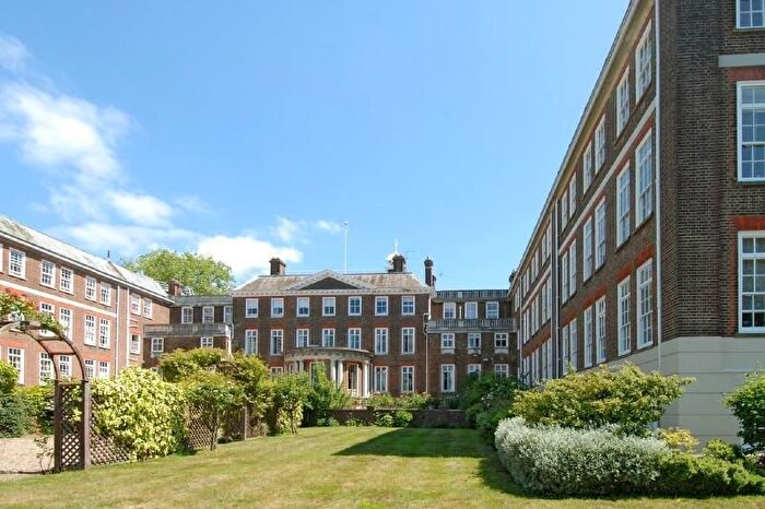 2 Bedroom Flat To Rent In Cannon Hill, N14