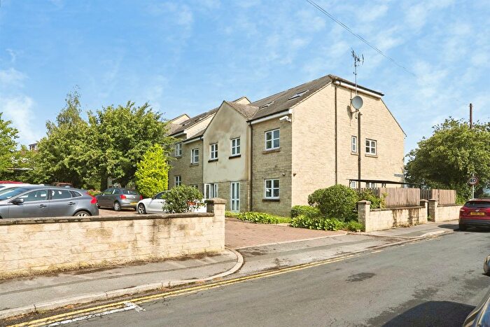 2 Bedroom Flat For Sale In Rodley Lane, Leeds, LS13