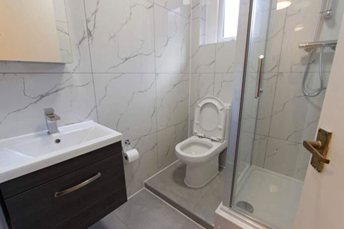 Studio To Rent In North End Road, London, W14