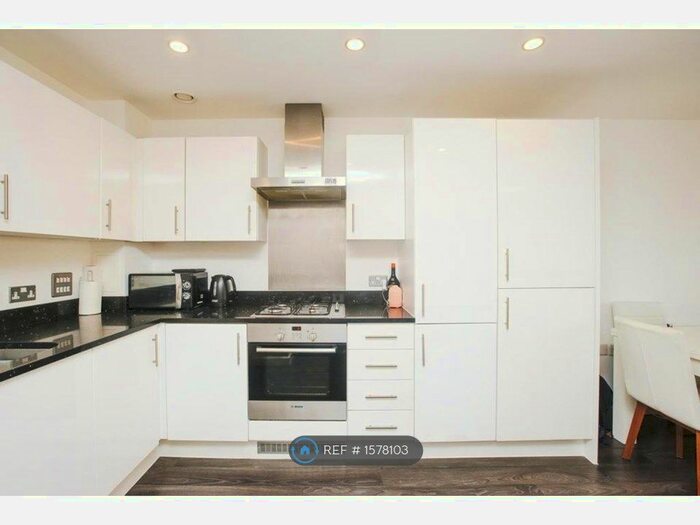 1 Bedroom Flat To Rent In Clock View Crescent, London, N7