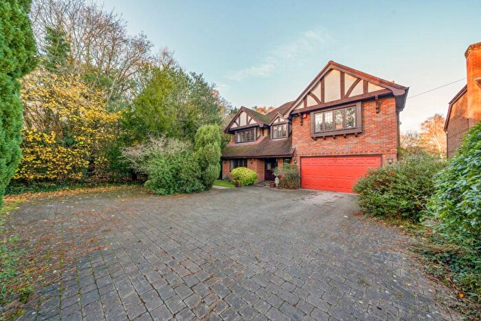 5 Bedroom Detached House For Sale In Hawthorn Lane, Farnham Common, Buckinghamshire, SL2