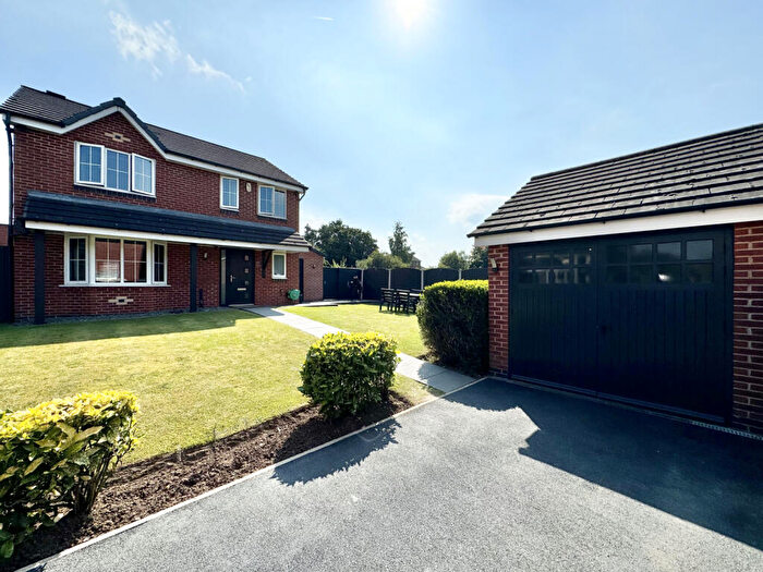4 Bedroom Detached House For Sale In Higham Way, Garforth, LS25